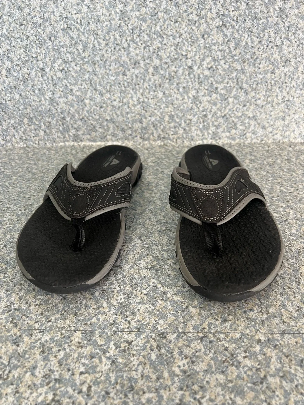 Ozark Trail Outdoor Equipment Men's Black Gray Size 11 Thong Flip Flop Sandals